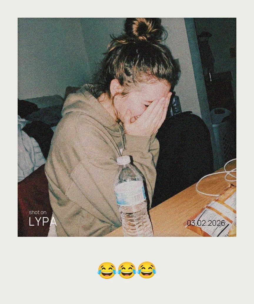 Друзі сміються разом, знято в LYPA